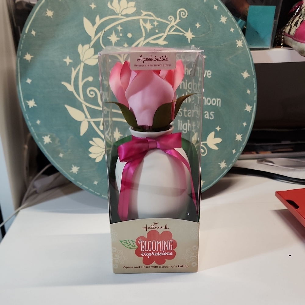 Hallmark Blooming Pink Rose In Vase " Love You Lots " NWT